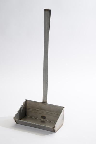 A00-0500 B26 Ferkeltränke mit Aufhängevorrichtung Kra-Trog zum Aufhängen an der Wand