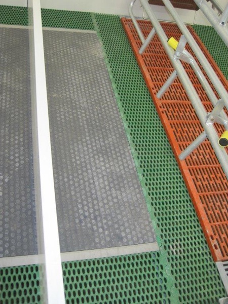 Fußbodenheizungselement mit Z-Profil Fußbodenheizung mit Edelstahl-Z-Profilen auf dem vorhandenen Bodenbelag
