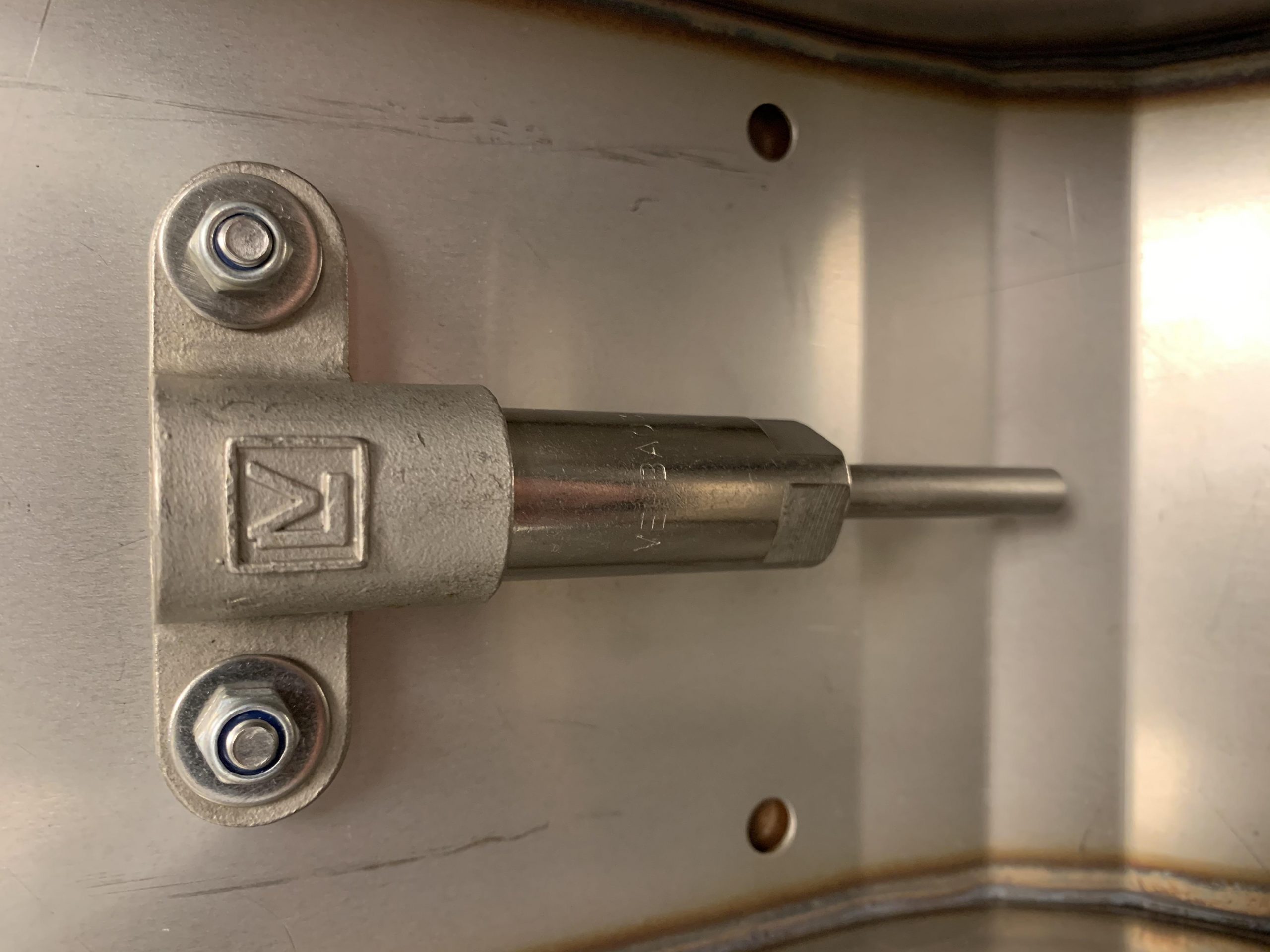 Wandhalterung aus Edelstahl für Trinknippel Edelstahl-Wandhalterung mit Trinknippel, 1/2"