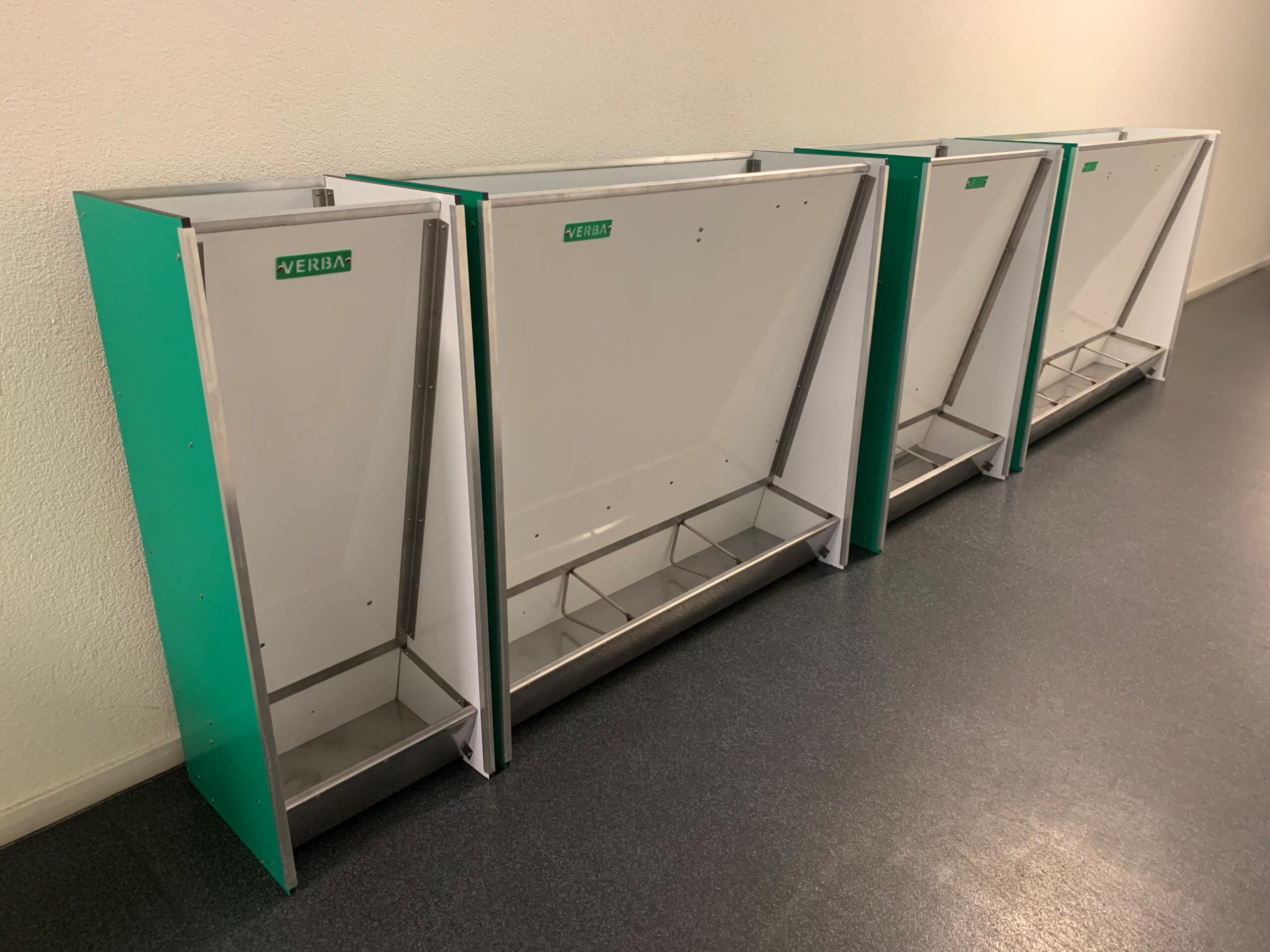 Neueste Innovation: der SW-Fressnapf mit gewellten Rändern